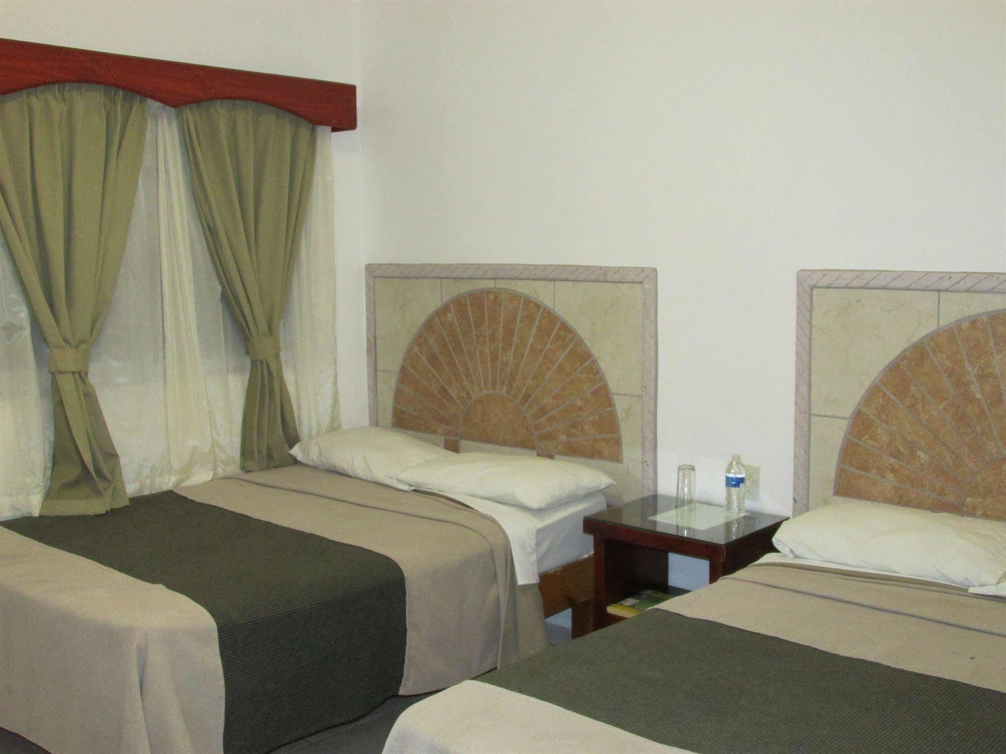 Hotel Albatros Palace Manzanillo Exteriör bild