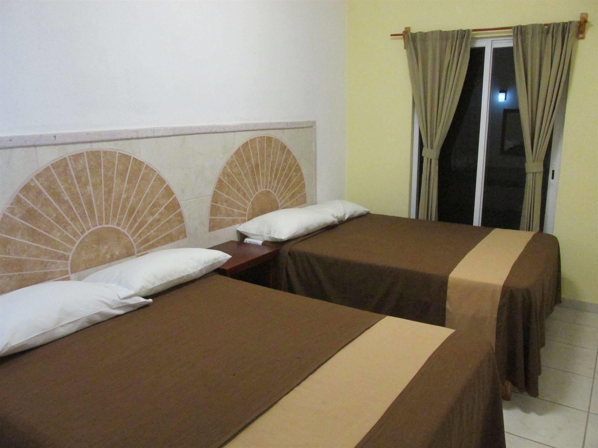 Hotel Albatros Palace Manzanillo Exteriör bild